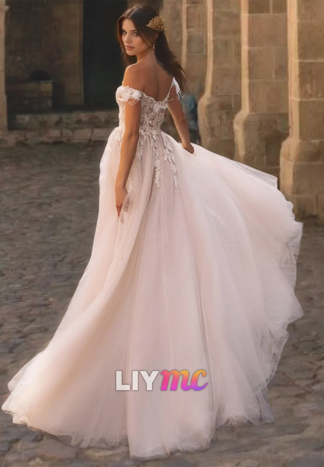 Off-Shoulder Strapless Appliques Appliques Tulle A-Line Wedding Dress
